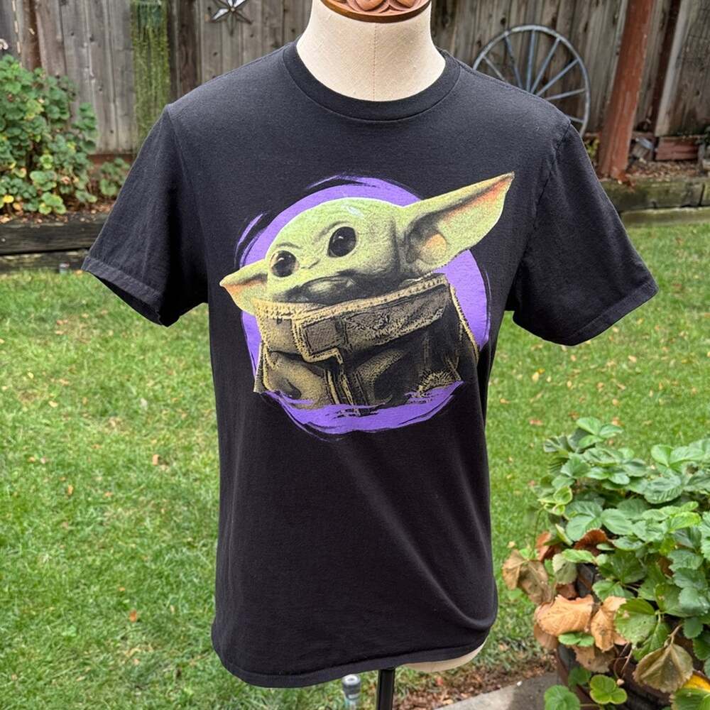 Star Wars The Mandalorian Baby Yoda Gogru The Child Black Graphic T-Shirt Size S